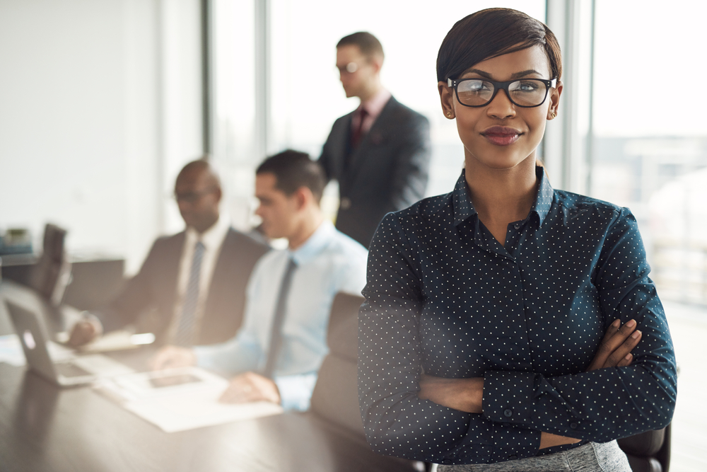 Professional in a with crossed arms standing - Avisen Legal